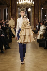 Viktor & Rolf Spring 2025 Couture