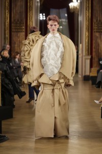 Viktor & Rolf Spring 2025 Couture