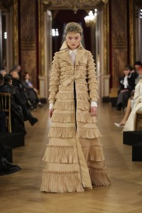 Viktor & Rolf Spring 2025 Couture