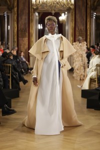 Viktor & Rolf Spring 2025 Couture