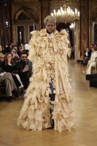 Viktor & Rolf Spring 2025 Couture