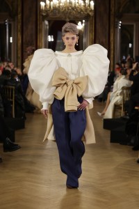 Viktor & Rolf Spring 2025 Couture