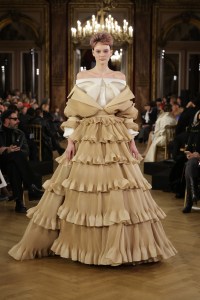 Viktor & Rolf Spring 2025 Couture