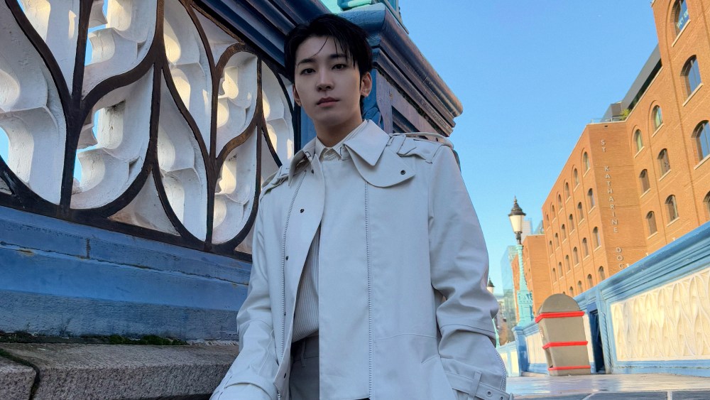Wonwoo shares behind the scenes look at the Burberry show during London Fashion Week.