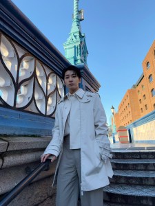 Wonwoo shares behind the scenes look at the Burberry show during London Fashion Week.