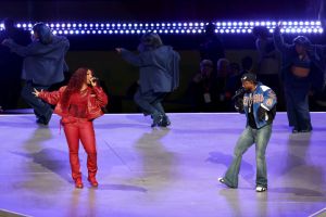 NEW ORLEANS, LOUISIANA - FEBRUARY 09: (L-R) SZA and Kendrick Lamar perform onstage during Apple Music Super Bowl LIX Halftime Show at Caesars Superdome on February 09, 2025 in New Orleans, Louisiana.  (Photo by Cindy Ord/Getty Images)