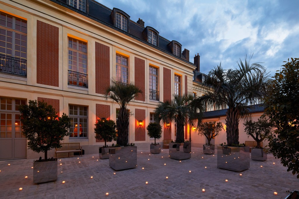 Dine Like French Royalty With a Ducasse Feast at Versailles’ Le Grand Contrôle