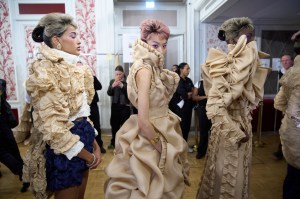 Viktor & Rolf Spring 2025 Couture