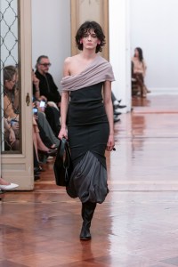 Alberta Ferretti Fall 2025 Ready-to-wear Collection at Milan Fashion Week