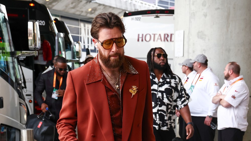 Travis Kelce arrives to the stadium before Super Bowl LIX against the Philadelphia Eagles at Caesars Superdome.