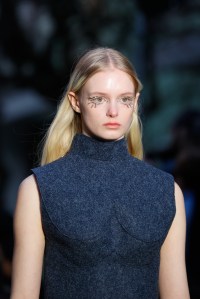 A look from the Sunnei fall 2025 show in Milan.