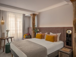 A superior room at the Boudoir des Muses hotel with 18th-century columns