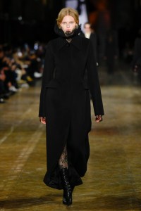 Alexander McQueen Fall 2025 Ready-to-Wear Collection at Paris Fashion Week