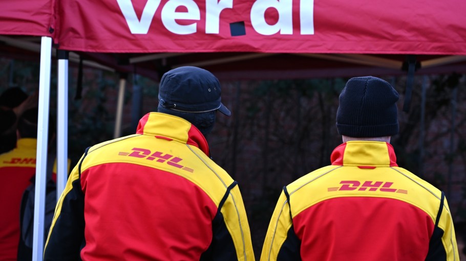 The staff reduction followed a new contract agreed upon just two days earlier between the logistics giant and German trade union Ver.di.