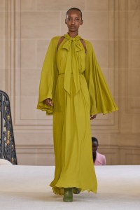 Giambattista Valli 2025 Fall Ready-To-Wear Collection at Paris Fashion Week