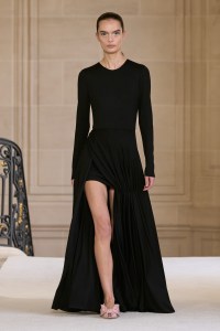 Giambattista Valli 2025 Fall Ready-To-Wear Collection at Paris Fashion Week