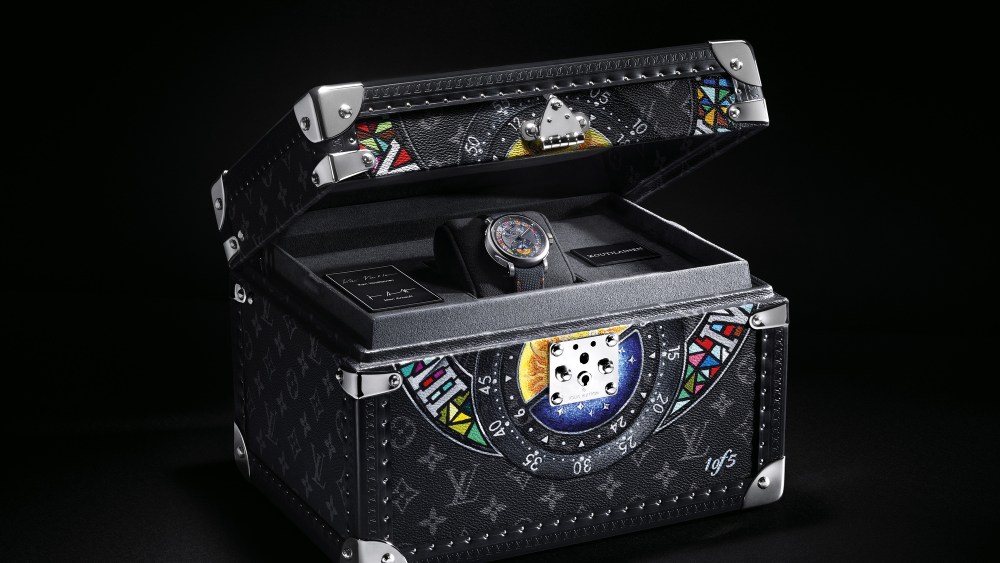 The LVKV-02 GMR 6 and its bespoke trunk.