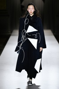 Yohji Yamamoto 2025 Fall Ready-To-Wear Collection at Paris Fashion Week