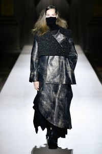 Yohji Yamamoto 2025 Fall Ready-To-Wear Collection at Paris Fashion Week
