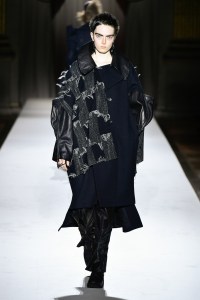 Yohji Yamamoto 2025 Fall Ready-To-Wear Collection at Paris Fashion Week