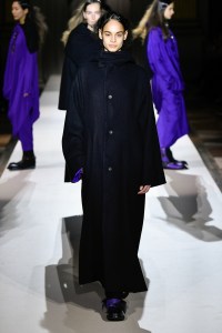 Yohji Yamamoto 2025 Fall Ready-To-Wear Collection at Paris Fashion Week