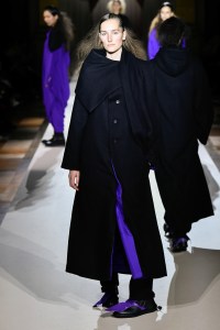 Yohji Yamamoto 2025 Fall Ready-To-Wear Collection at Paris Fashion Week