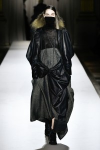 Yohji Yamamoto 2025 Fall Ready-To-Wear Collection at Paris Fashion Week