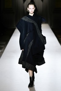 Yohji Yamamoto 2025 Fall Ready-To-Wear Collection at Paris Fashion Week