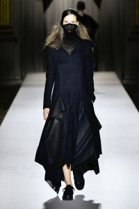 Yohji Yamamoto 2025 Fall Ready-To-Wear Collection at Paris Fashion Week