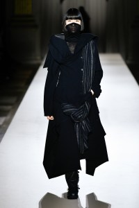 Yohji Yamamoto 2025 Fall Ready-To-Wear Collection at Paris Fashion Week
