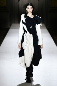 Yohji Yamamoto 2025 Fall Ready-To-Wear Collection at Paris Fashion Week