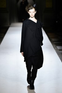 Yohji Yamamoto 2025 Fall Ready-To-Wear Collection at Paris Fashion Week