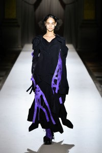 Yohji Yamamoto 2025 Fall Ready-To-Wear Collection at Paris Fashion Week