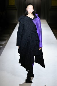 Yohji Yamamoto 2025 Fall Ready-To-Wear Collection at Paris Fashion Week