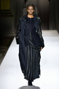 Yohji Yamamoto 2025 Fall Ready-To-Wear Collection at Paris Fashion Week