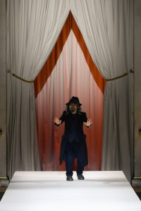 Yohji Yamamoto 2025 Fall Ready-To-Wear Collection at Paris Fashion Week