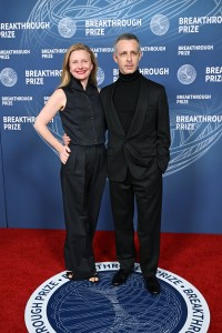 Emma Wall, Jeremy Strong at The 11th Breakthrough Prize Ceremony held at Barker Hanger on April 05, 2025 in Santa Monica, California.