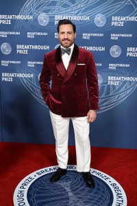 Édgar Ramírez at The 11th Breakthrough Prize Ceremony held at Barker Hanger on April 05, 2025 in Santa Monica, California.