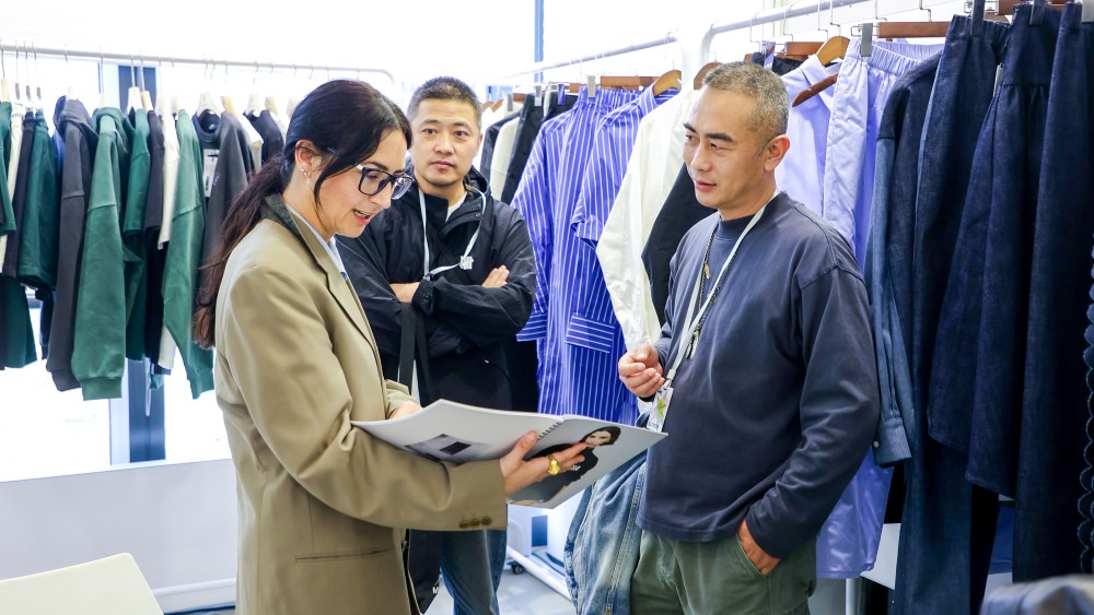 A buyer visiting Mode trade show.