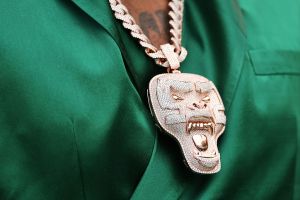 GREEN BAY, WISCONSIN - APRIL 24: A detailed view of Shemar Stewart of Texas A&M chain prior to the 2025 NFL Draft at Lambeau Field on April 24, 2025 in Green Bay, Wisconsin.  (Photo by Michael Reaves/Getty Images)