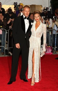 NEW YORK - MAY 05:  Soccer star David Beckham (L) and Victoria Beckham arrive at the Metropolitan Museum of Art Costume Institute Gala, Superheroes: Fashion and Fantasy, held at the Metropolitan Museum of Art on May 5, 2008 in New York City.  (Photo by Stephen Lovekin/Getty Images)