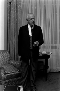 Photographer and designer Sir Cecil Beaton poses for portraits in a St. Regis New York hotel suite on September 20, 1966 in New York City.