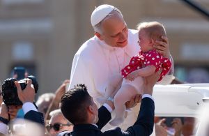 VATICAN CITY, VATICAN - MAY 18: Pope Leo XIV holds a baby as he arrives ahead of the Inauguration Mass of Pope Leo XIV in St Peter's Square on May 18, 2025 in Vatican City, Vatican. Pope Leo XIV (formerly Cardinal Robert Francis Prevost) presided over his inauguration mass in St Peter's Square after his election on May 8th. (Photo by David Ramos/Getty Images)