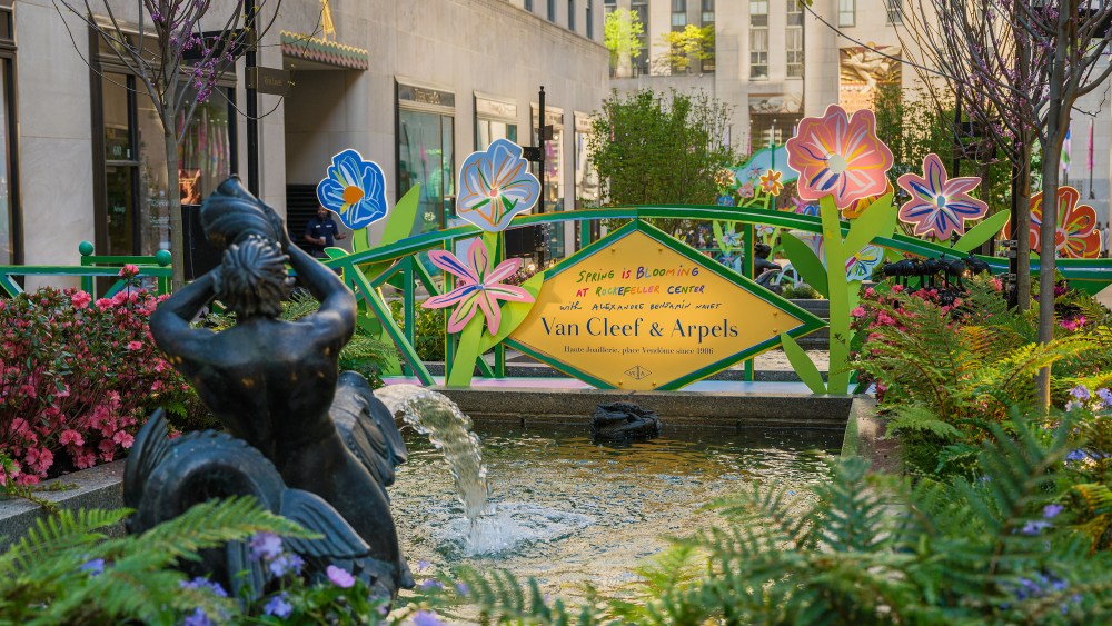 Van Cleef & Arpels' "Spring Is Blooming" returns to Rockefeller Center.