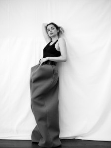 Marc Jacobs virgin wool boxy pant with leather belt; Dior top and bra. Necklace in yellow gold and diamonds, three rings in yellow gold and diamonds, 2 rings in  white gold and diamonds and yellow gold and diamond earrings. All Louis Vuitton Le Damier de Louis Vuitton collection.