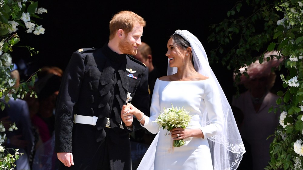 WINDSOR, UNITED KINGDOM - MAY 19: Britain's Prince Harry, Duke of Sussex and his wife Meghan, Duchess of Sussex leave from the West Door of St George's Chapel, Windsor Castle, in Windsor on May 19, 2018 in Windsor, England. (Photo by Ben STANSALL - WPA Pool/Getty Images)