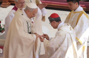 VATICAN CITY, VATICAN - MAY 18: Pope Leo XIV (L) receives the Fisherman's Ring, which is the Papal signet ring, at his inauguration mass in St Peter's Square on May 18, 2025 in Vatican City, Vatican. Pope Leo XIV (formerly Cardinal Robert Francis Prevost) presided over his inauguration mass in St Peter's Square after his election on May 8th. (Photo by Sean Gallup/Getty Images)