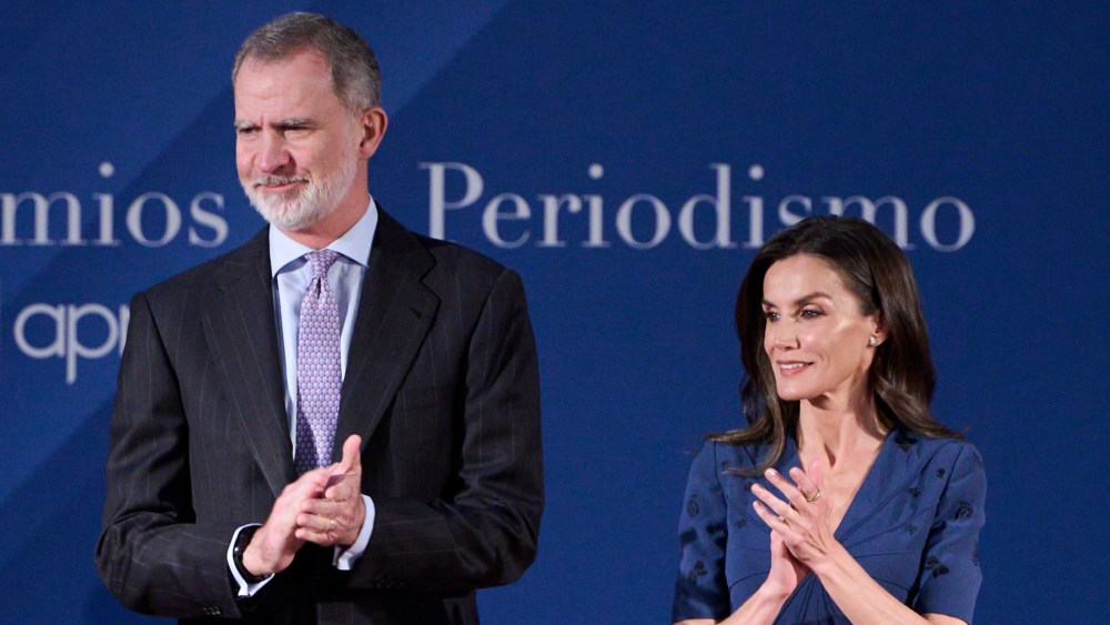 MADRID, SPAIN - MAY 20: King Felipe VI of Spain and Queen Letizia of Spain attend the 86th edition of the awards ceremony of the Association of the Madrid Press and celebration of its 130th anniversary at the Caja de Música de Centrocentro Auditorium on May 20, 2025 in Madrid, Spain. (Photo by Carlos Alvarez/Getty Images)