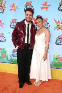Alex Warren, Kouvr Annon at the Nickelodeon 2025 Kids' Choice Awards held at Barker Hangar on June 21, 2025 in Santa Monica, California.