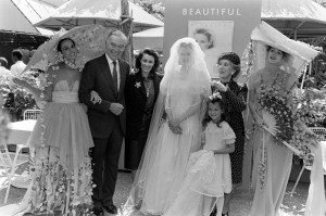 Leonard Lauder (2nd from L), Evelyn Lauder (3rd from L), Estee Lauder (2nd from R), and models attend an event at Rockefeller Center in New York City on September 19, 1985. (Photo by Tony Palmieri/WWD/Penske Media via Getty Images)